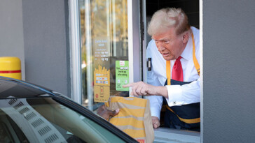 trump-serves-customers-at-a-mcdonald’s-drive-thru-in-philadelphia