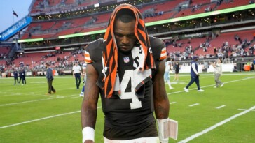 browns’-deshaun-watson-carted-off-field-with-apparent-achilles-injury