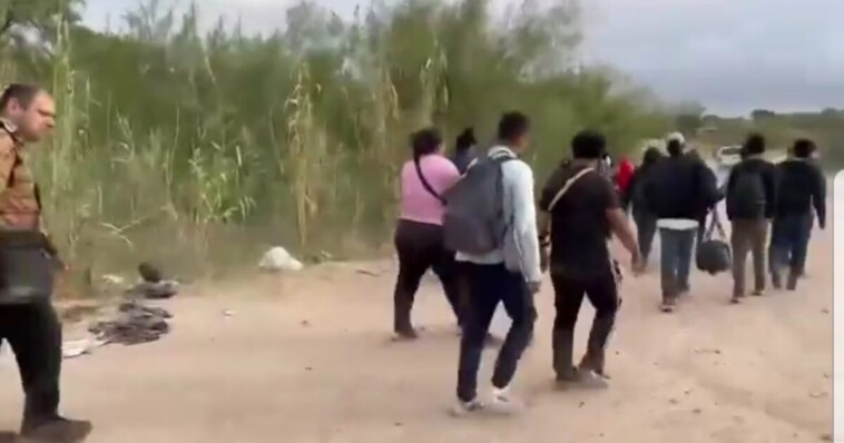 kamala’s-border-chaos-–-texas-dps-encounter-group-of-30-illegal-aliens-with-3-unaccompanied-minors-and-3-special-interest-illegals-(video)