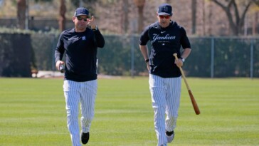 carlos-mendoza-proud-of-aaron-boone-after-yankees-fans-were-‘calling-for-his-head’