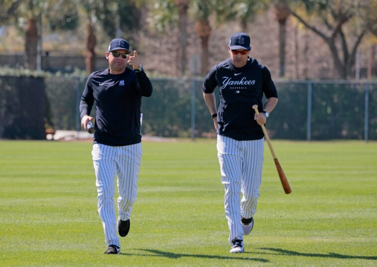 carlos-mendoza-proud-of-aaron-boone-after-yankees-fans-were-‘calling-for-his-head’