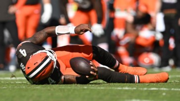 video-shows-moment-browns-qb-deshaun-watson-suffered-season-ending-achilles-injury