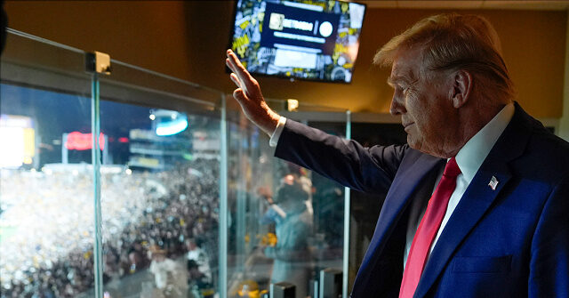 trump-receives-thunderous-welcome-at-pittsburgh-steelers-game-to-chants-of-‘usa,-usa!’