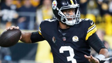 qb-wilson-‘excellent’-in-debut-as-steelers-stroll