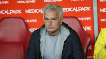 mourinho-angered-by-questions-as-fener-slip-back