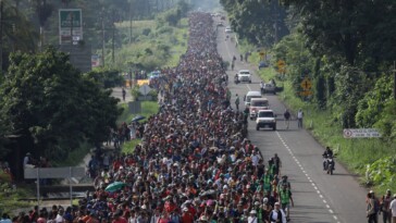 caravan-of-roughly-2,000-migrants-headed-to-united-states-border