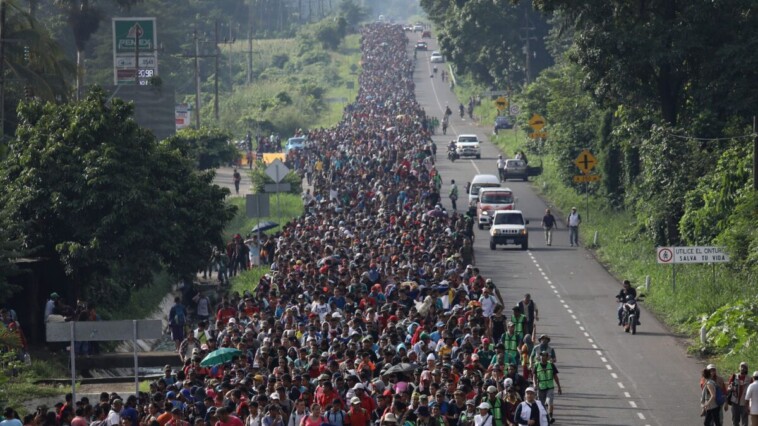 caravan-of-roughly-2,000-migrants-headed-to-united-states-border