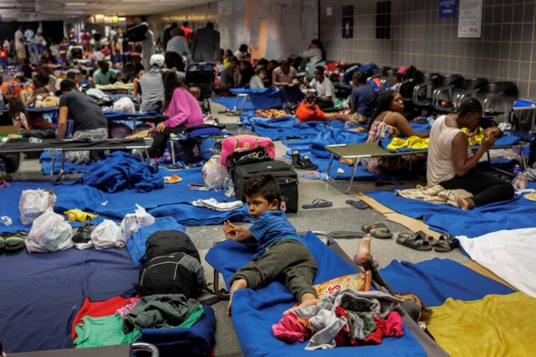 migrants-no-longer-guaranteed-beds-in-chicago,-could-be-evicted-as-mayor-cuts-back-on-shelters