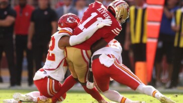 49ers’-aiyuk-tears-acl,-mcl;-deebo-in-hospital