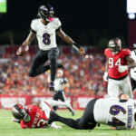 ravens-bucs:-lamar-jackson-tosses-5-td-passes,-baltimore-reels-off-34-straight-points-in-victory-over-tampa-bay