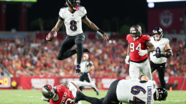 ravens-bucs:-lamar-jackson-tosses-5-td-passes,-baltimore-reels-off-34-straight-points-in-victory-over-tampa-bay