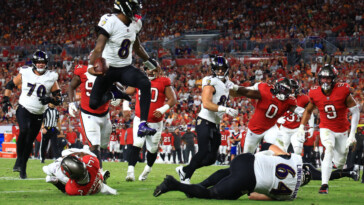 monday-night-football:-ravens-dominate-buccaneers,-cardinals-stun-chargers-with-game-winning-field-goal