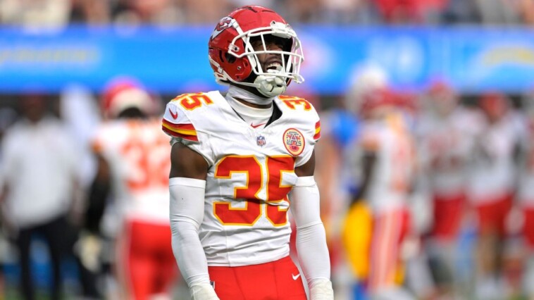 sources:-chiefs’-watson-has-broken-fibula,-tibia