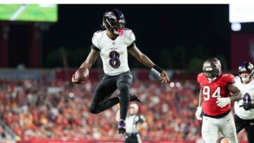 lamar-jackson-dazzles-with-5-touchdown-passes-as-ravens-take-down-injured-riddled-bucs