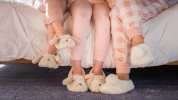 winter-pajamas-and-slippers-that’ll-keep-you-cozy-on-chilly-nights