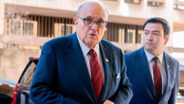 just-in:-judge-orders-rudy-giuliani-to-give-control-of-manhattan-penthouse-apartment,-valuables,-and-luxury-items-to-georgia-election-workers