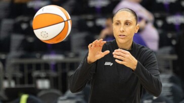 wnba-champion-diana-taurasi-continues-to-mull-possible-return-next-season:-‘i-think-about-it-every-day’