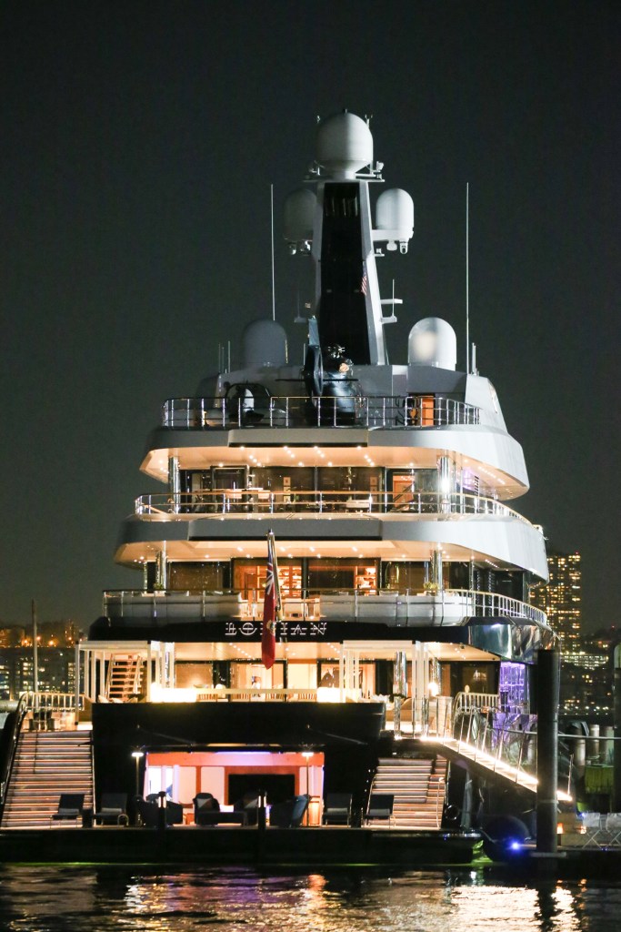 holy-ship!-billionaire-docks-$160m-superyacht-with-pool-and-chopper-at-nyc’s-chelsea-piers