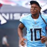 sources:-chiefs-finalizing-deal-for-titans’-hopkins