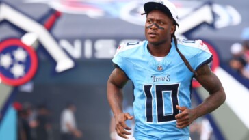 sources:-chiefs-finalizing-deal-for-titans’-hopkins