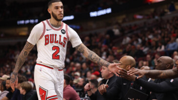 lonzo-ball-officially-returns-to-bulls-after-1,013-days-of-knee-injuries