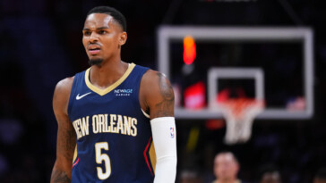 dejounte-murray-reportedly-feared-to-have-fractured-hand-in-pelicans-debut