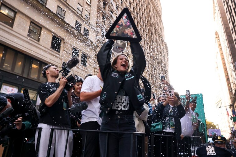 thousands-line-nyc-streets-to-celebrate-liberty’s-wnba-championship:-photos