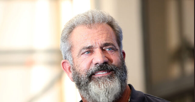 mel-gibson:-kamala-harris-has-‘appalling-track-record,’-‘iq-of-a-fence-post’