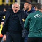 mourinho-mocks-ref-after-red-card-vs.-man-united