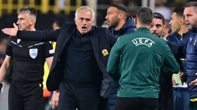 mourinho-mocks-ref-after-red-card-vs.-man-united