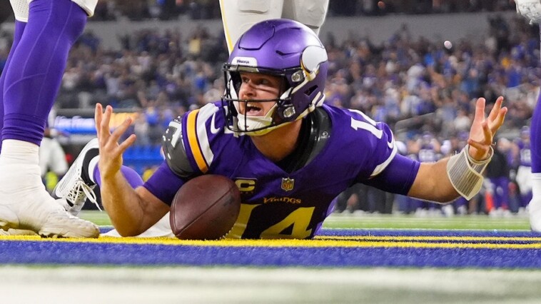 nfl-world-erupts-in-fury-over-missed-facemask-penalty-after-vikings’-sam-darnold-has-helmet-twisted-around