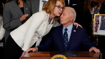 biden-suggests-very-alive-former-rep.-gabby-giffords-is-dead-after-bizarre-remark:-‘nothing-wrong-with-me’