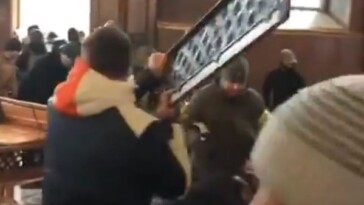 pro-putin-priests-brawl-with-clerics-backing-kyiv-over-control-of-ukraine’s-largest-cathedral