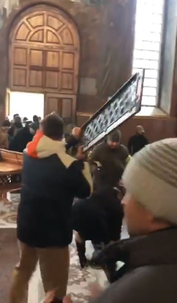 pro-putin-priests-brawl-with-clerics-backing-kyiv-over-control-of-ukraine’s-largest-cathedral