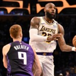 lebron-dazzles-in-4th,-but-stresses-lakers-‘a-team’