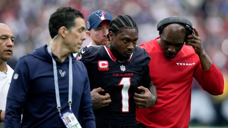 texans-star-stefon-diggs-leaves-game-vs-colts-with-non-contact-knee-injury