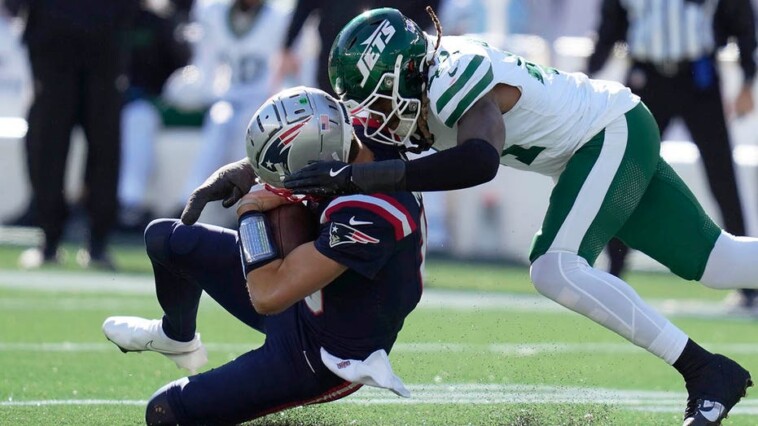 patriots’-drake-maye-leaves-game-after-helmet-to-helmet-hit-on-running-play