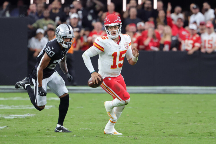 chiefs-grind-out-win-over-raiders-to-stay-perfect-in-quiet-debut-for-deandre-hopkins