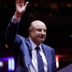 dr.-phil:-americans-need-to-‘stand-up’-against-those-who-bully-trump-supporters