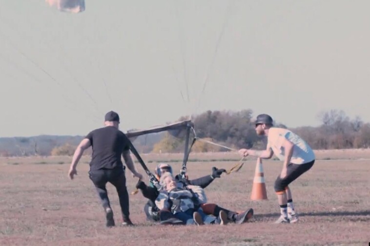 missouri-woman-celebrates-90th-birthday-with-10,000-ft.-skydiving-plunge:-‘close-to-heaven-up-there’