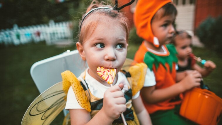 halloween-candy-overload:-5-ways-to-keep-kids-from-overindulging