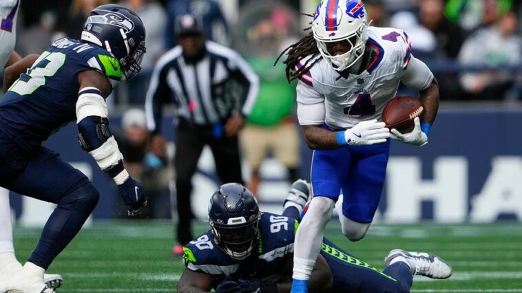 seahawks-teammates-get-into-skirmish-on-sideline-during-loss-to-bills