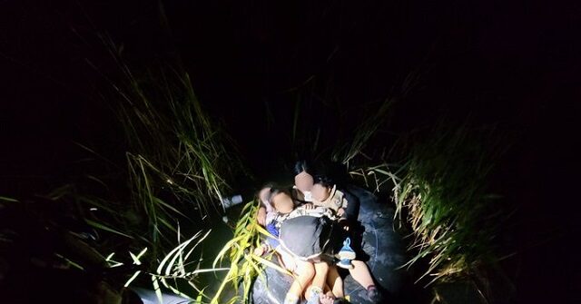 4-migrant-children-found-abandoned-on-raft-floating-on-texas-border-river