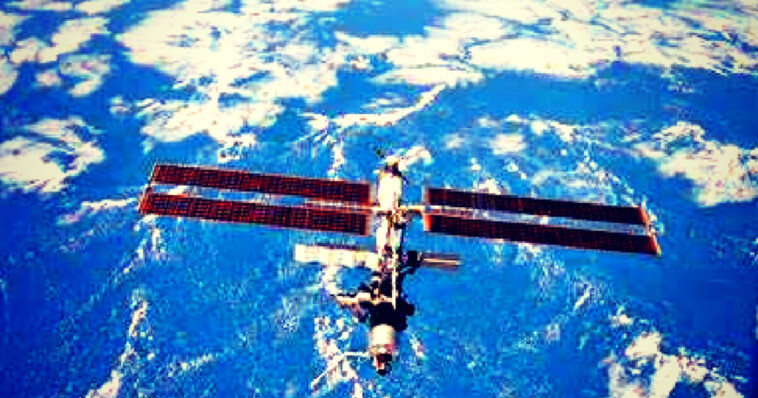 the-aging-international-space-station-may-have-to-be-evacuated-because-of-dangerous-cracks-and-leaks