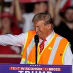 donald-trump-wears-garbage-worker-vest-to-rally-in-critical-swing-state