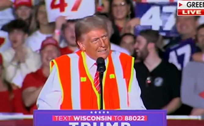 comedy-gold:-trump-brings-the-house-down-in-wisconsin-talking-about-orange-vest-–-‘makes-me-look-thinner’-(video)