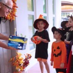 kids-at-tim-walz’s-door-disappointed-as-he-fills-candy-bags-with-tampons