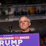 brett-favre-likens-donald-trump-as-president-to-packers:-‘a-winner’