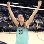 sources:-ionescu-hurt-hand-in-g4-of-wnba-finals