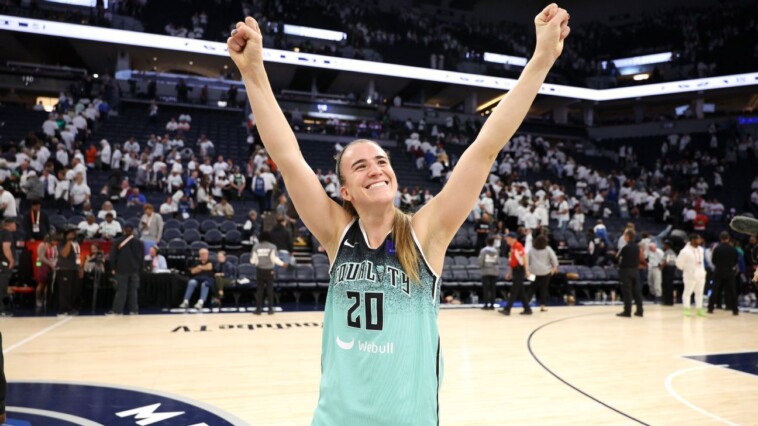 sources:-ionescu-hurt-hand-in-g4-of-wnba-finals